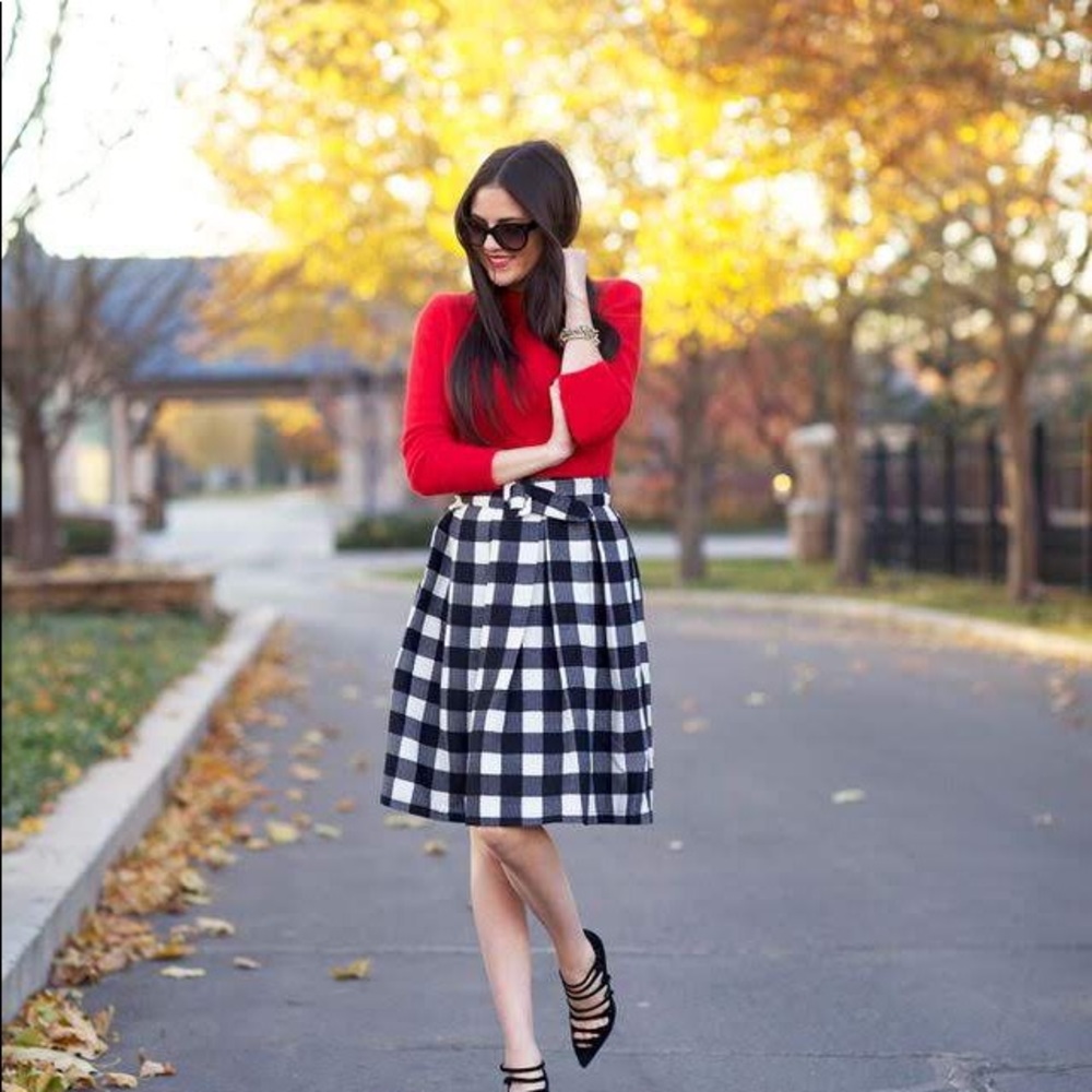Black and white ridge box skirt